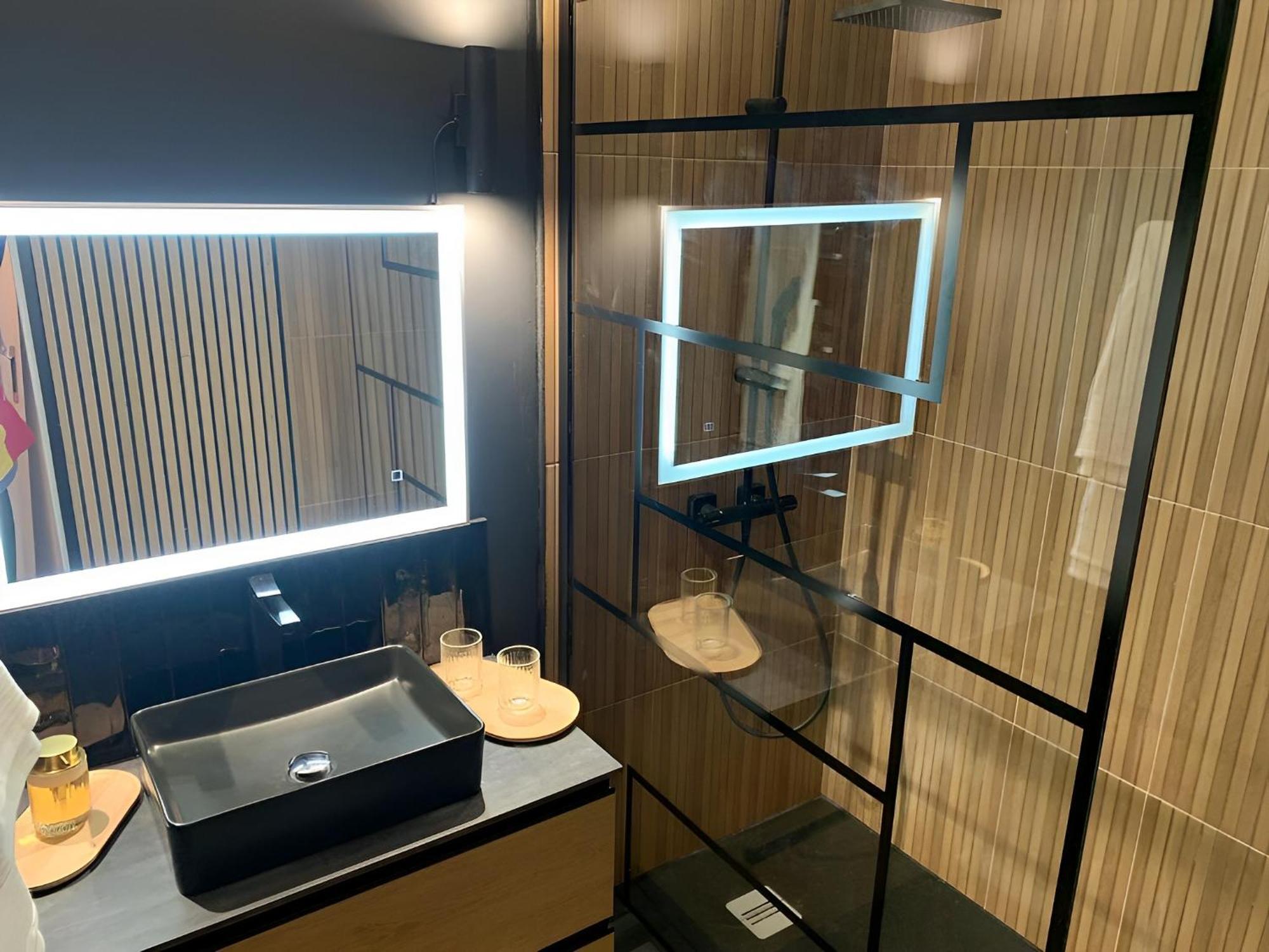 Magnifique Appartement, 3 Min De Paris 르발루아페레 외부 사진